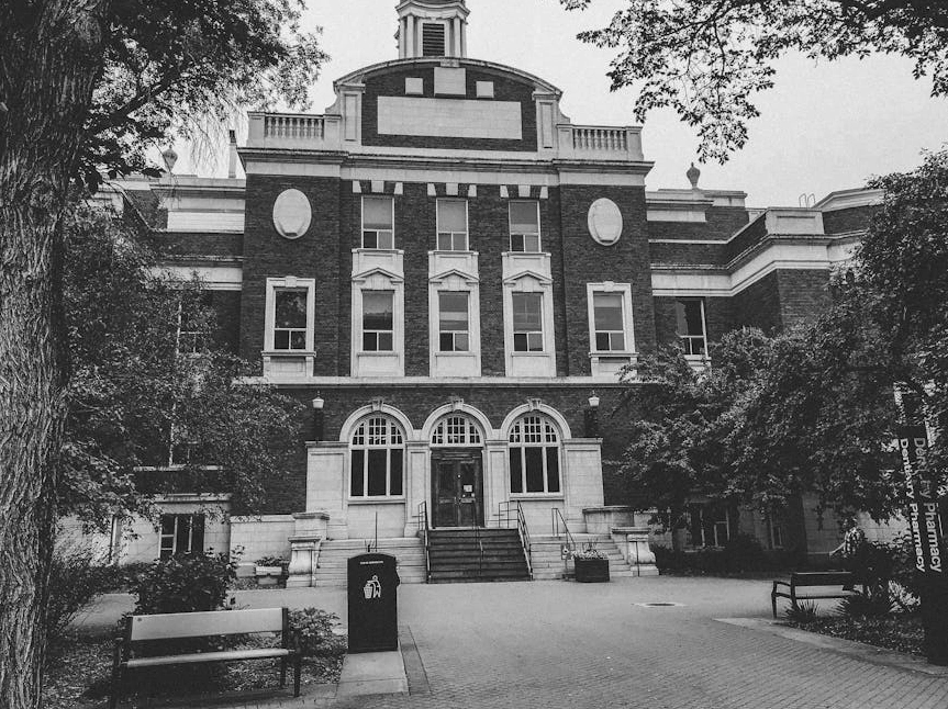 Edificio moderno di un campus universitario